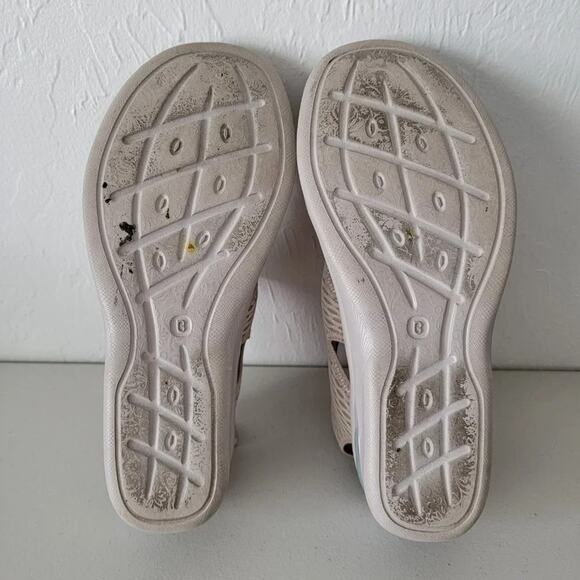 Bzees Beige Stretch Wedge Sandals Slip On Women Size 11 Cloud Technology Comfort - Picture 12 of 12